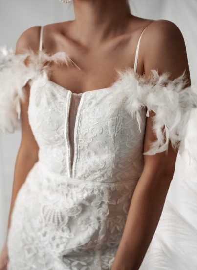 Lovely ecru - elegancka sukienka z błyszczącym wzorem boho