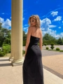 czarna elegancka sukienka midi olowkowa